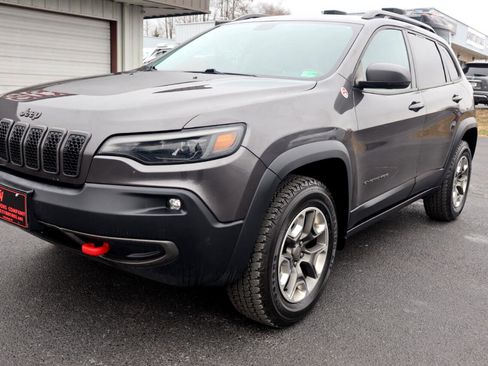 Used 2019 Jeep Cherokee Trailhawk image 20