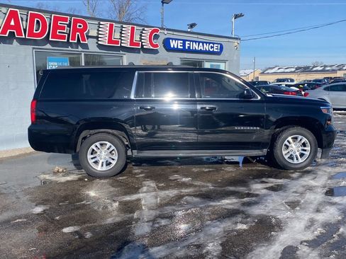 Used 2018 Chevrolet Suburban LT image 2