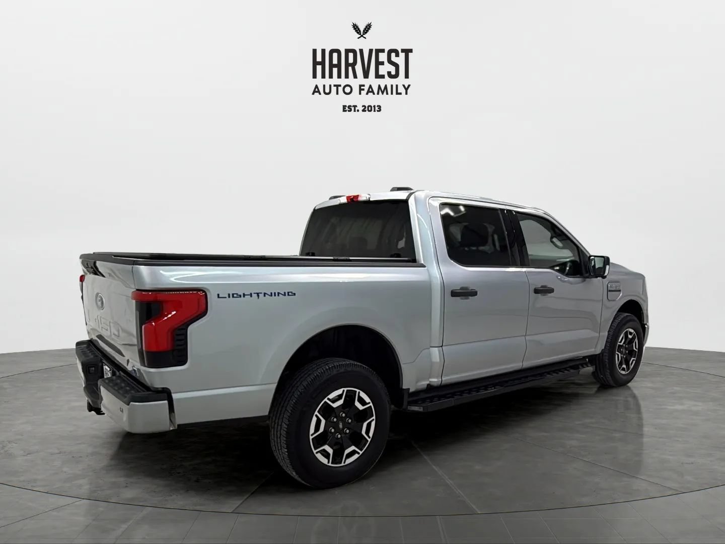 Used 2022 Ford F150 Lightning XLT AWD/4WD image 7