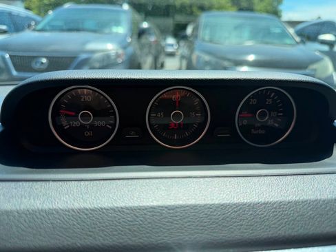 Used 2014 Volkswagen Beetle TDI FWD image 23