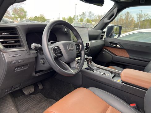 Used 2024 Lexus GX 550 w/ Cold Area Package image 17