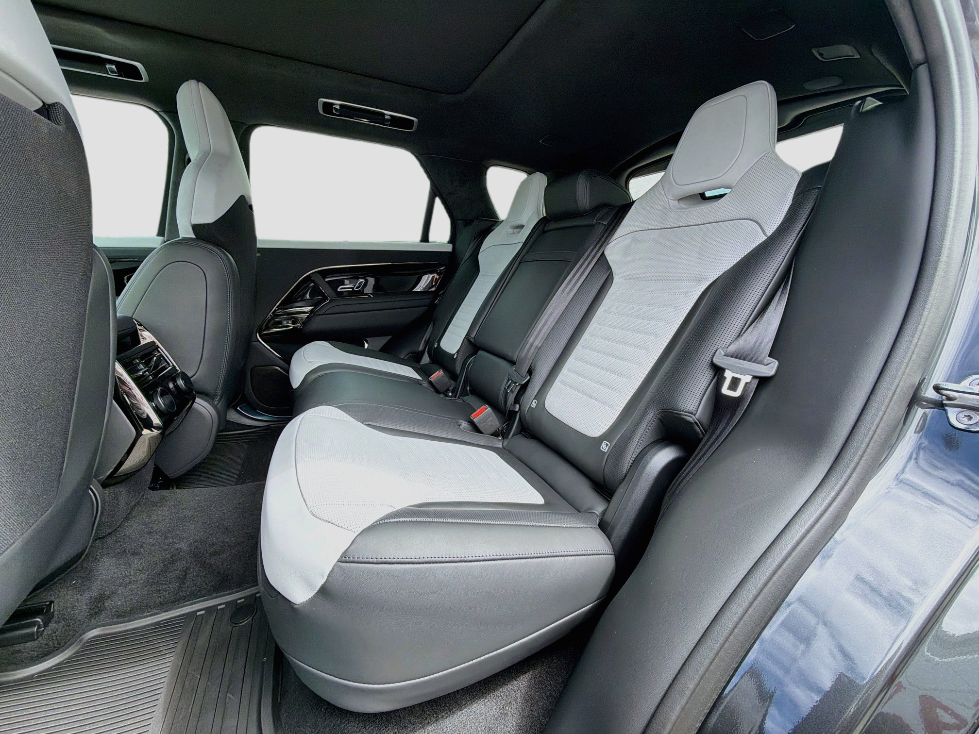 New 2027 Land Rover Range Rover Sport SV AWD/4WD image 21