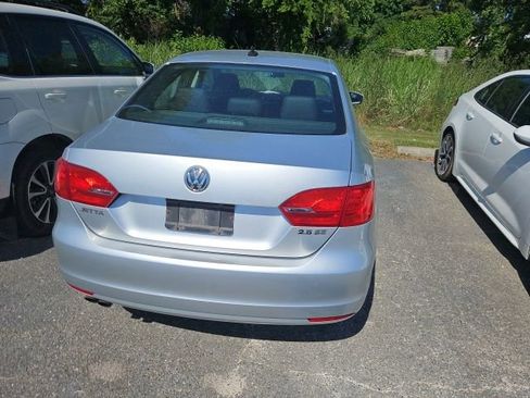 Certified 2020 Volkswagen Jetta SE w/ SE Cold Weather Package FWD image 5
