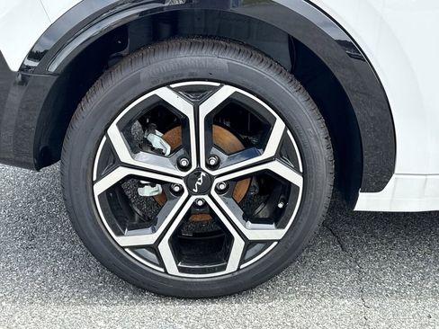 New 2025 Kia Niro EX Touring image 17