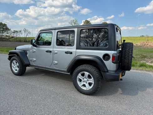 Used 2020 Jeep Wrangler Unlimited Sport S image 2