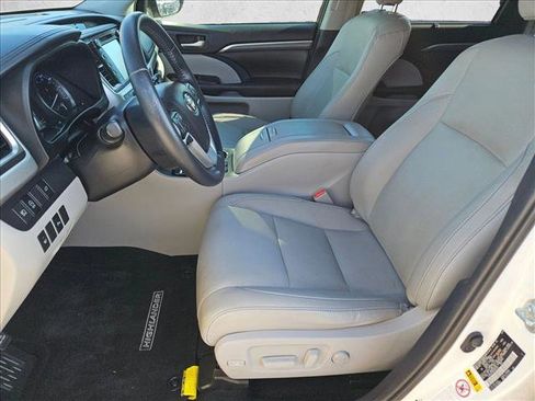 Used 2019 Toyota Highlander Limited image 17