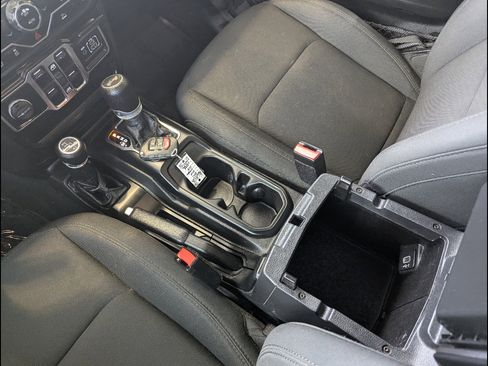 Used 2021 Jeep Wrangler Unlimited Sport AWD/4WD image 33
