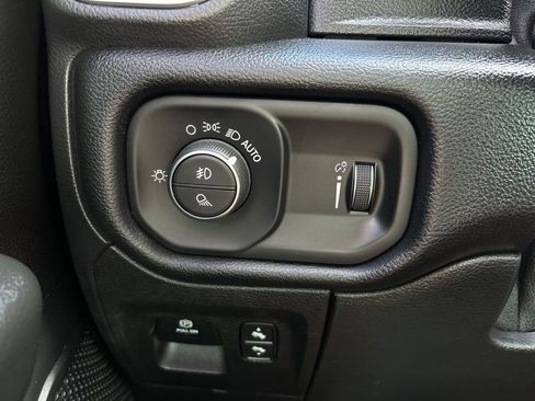 Used 2021 RAM 1500 Big Horn image 28