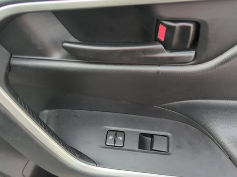 Used 2021 Toyota RAV4 LE image 26