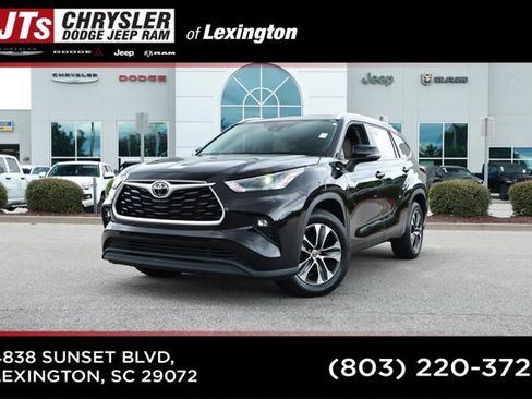 Used 2022 Toyota Highlander XLE FWD image 1