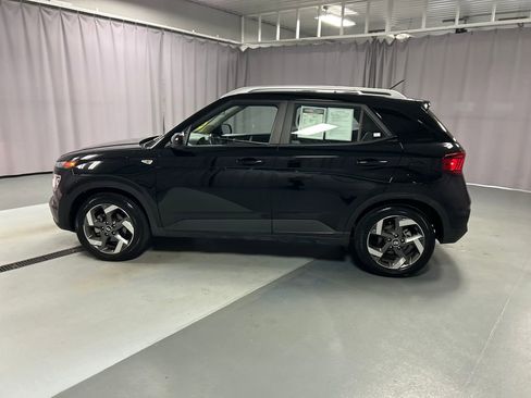 Used 2025 Hyundai Venue SEL FWD image 4