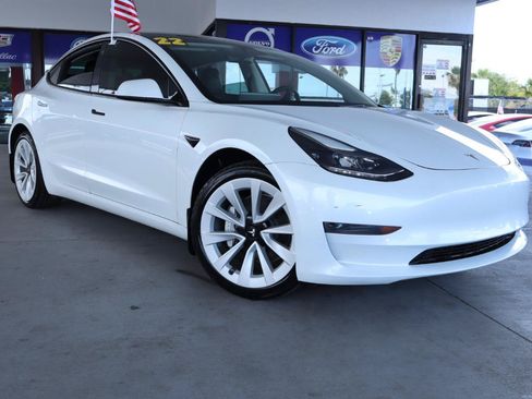 Used 2023 Tesla Model 3 Standard Range RWD image 2