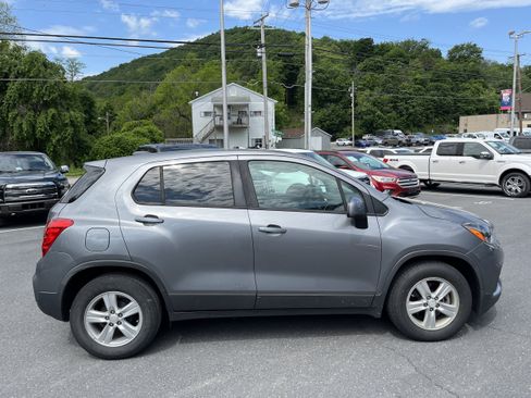 Used 2020 Chevrolet Trax LS w/ Tint and Cruise Package FWD image 4