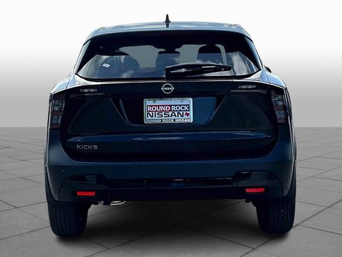New 2025 Nissan Kicks SV image 4