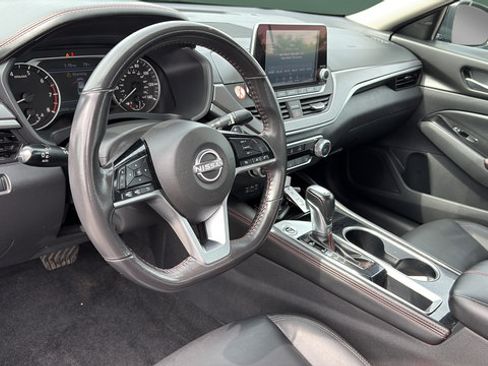 Used 2024 Nissan Altima 2.5 SR FWD image 13