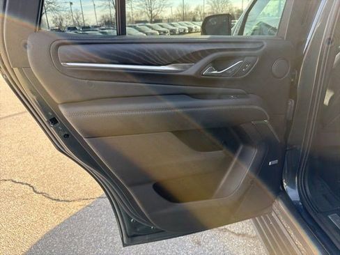 Used 2021 GMC Yukon Denali w/ Denali Premium Package image 11