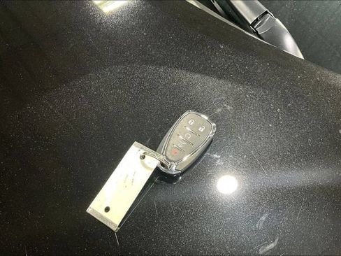 Used 2023 Chevrolet Traverse LT FWD image 35