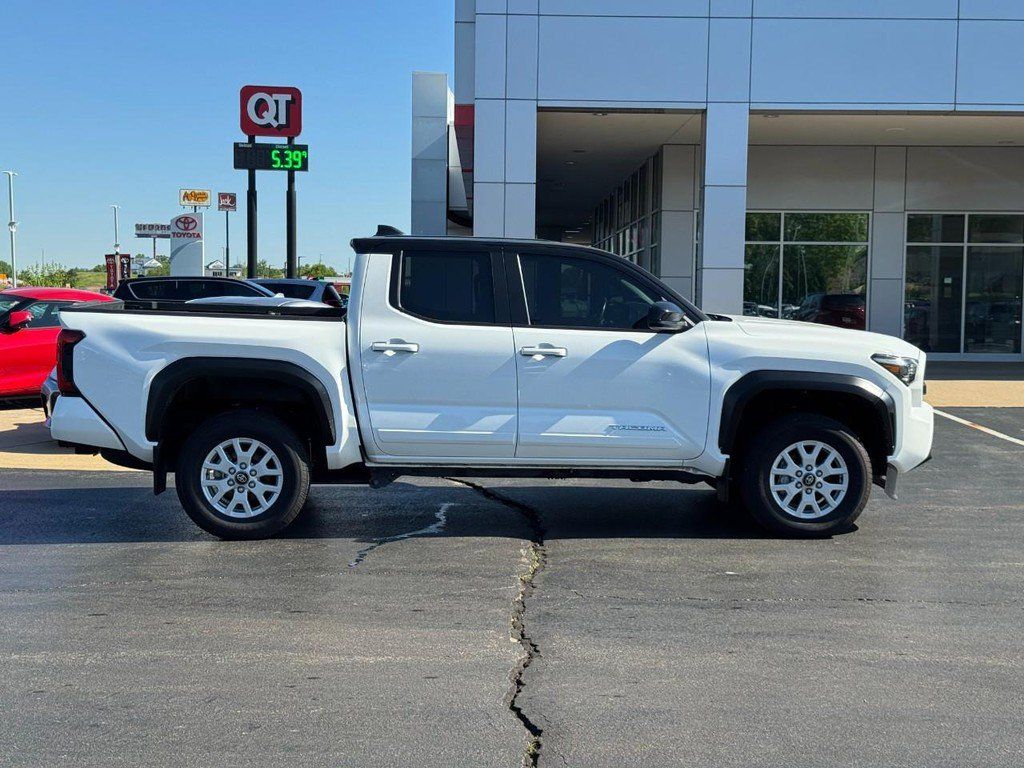Certified 2024 Toyota Tacoma SR5 AWD/4WD image 2