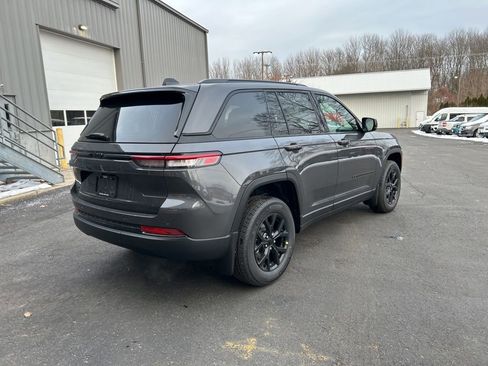 New 2025 Jeep Grand Cherokee Laredo image 3