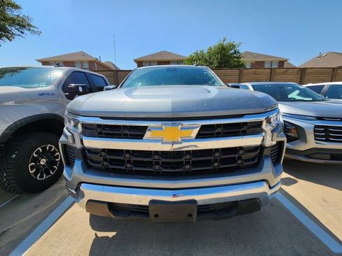 Used 2025 Chevrolet Silverado 1500 LT RWD image 2