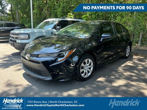 Used 2025 Toyota Corolla LE FWD image 1