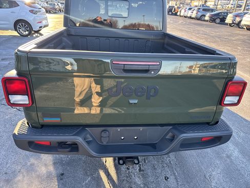 Used 2021 Jeep Gladiator Sport image 4