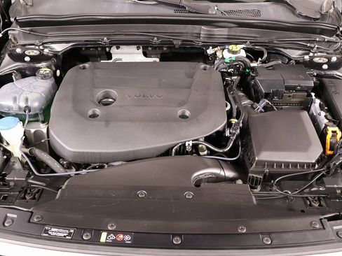 Used 2023 Volvo XC40 B4 Plus image 20