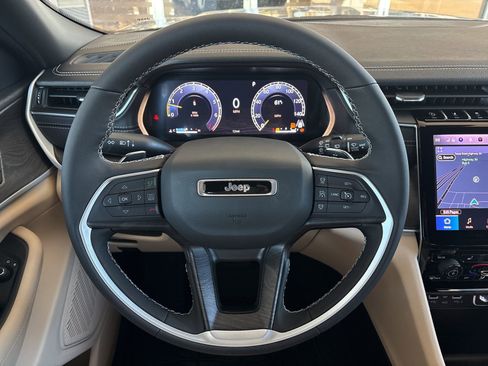 New 2025 Jeep Grand Cherokee Limited image 20
