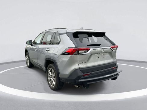 Used 2020 Toyota RAV4 XLE Premium image 7