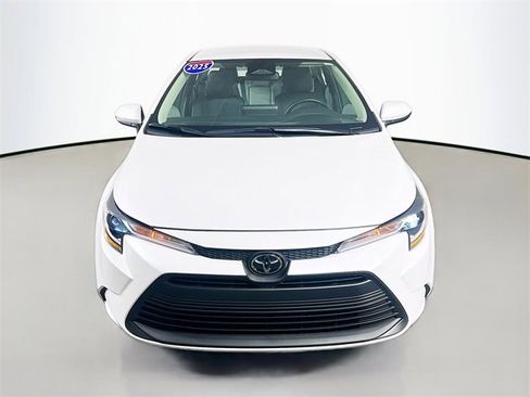 Used 2025 Toyota Corolla LE image 2