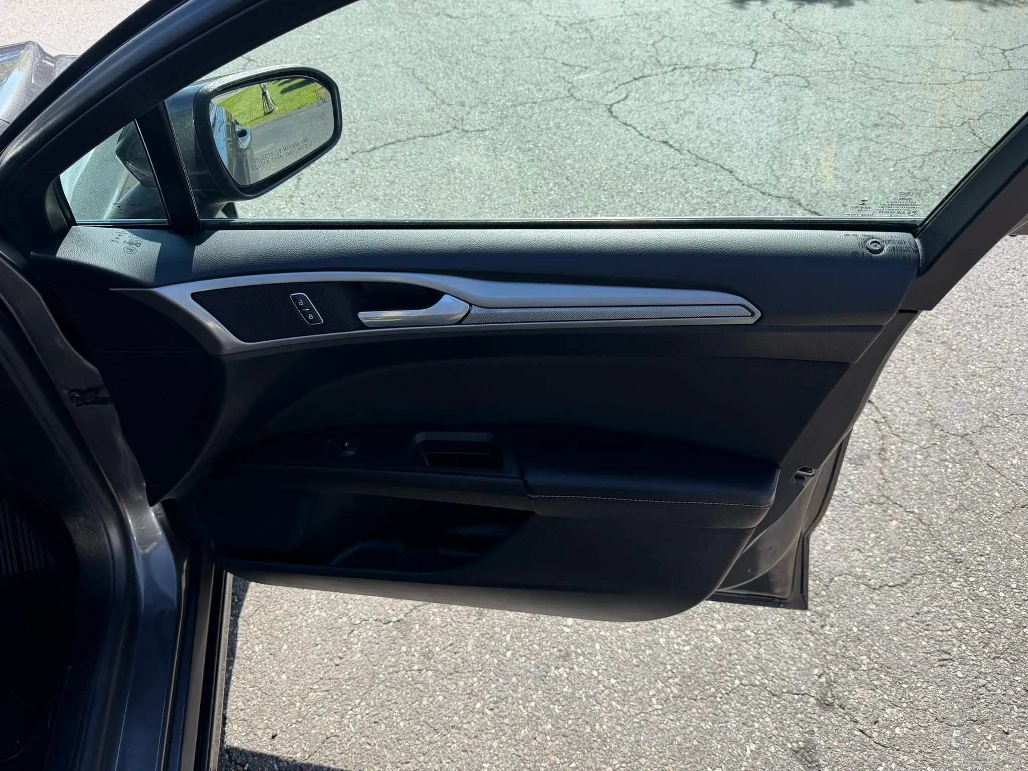 Used 2019 Ford Fusion SE FWD image 32