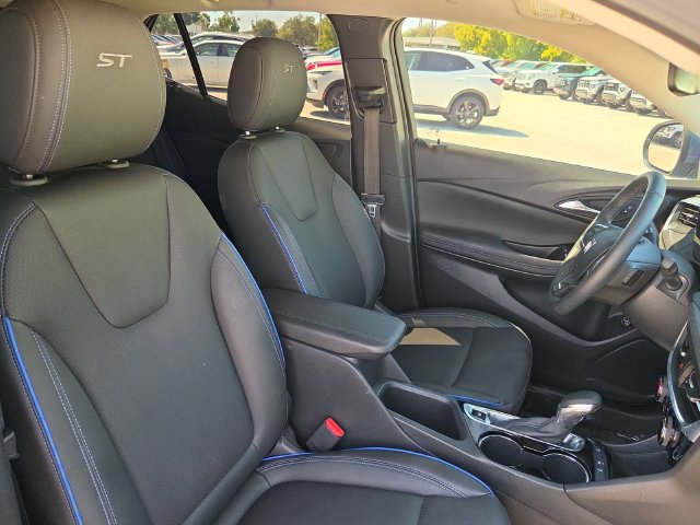 Used 2025 Buick Encore GX Sport Touring w/ Experience Buick Package FWD image 28