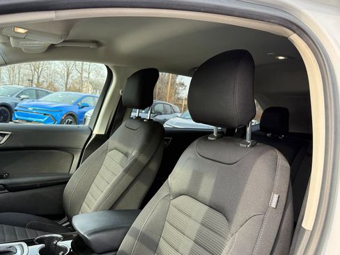 Used 2017 Ford Edge SEL image 18