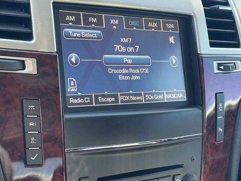 Used 2013 Cadillac Escalade Luxury image 22