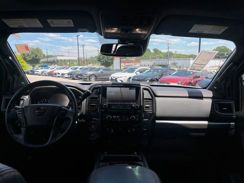 Used 2022 Nissan Titan PRO-4X w/ Pro-4x Convenience Package AWD/4WD image 23