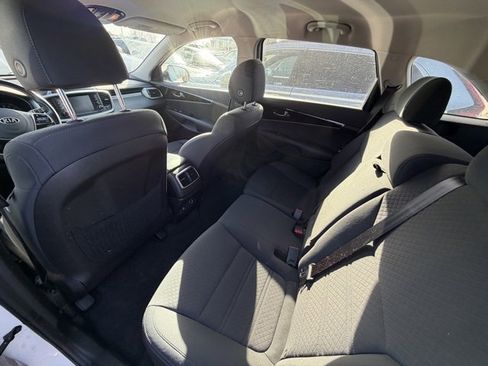 Used 2020 Kia Sorento LX w/ LX I4 Convenience Package image 6