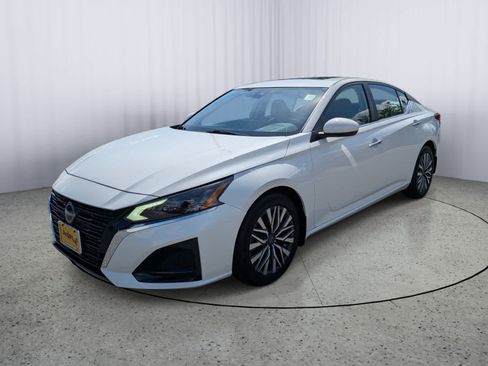Used 2023 Nissan Altima 2.5 SV w/ SV Premium Package FWD image 7