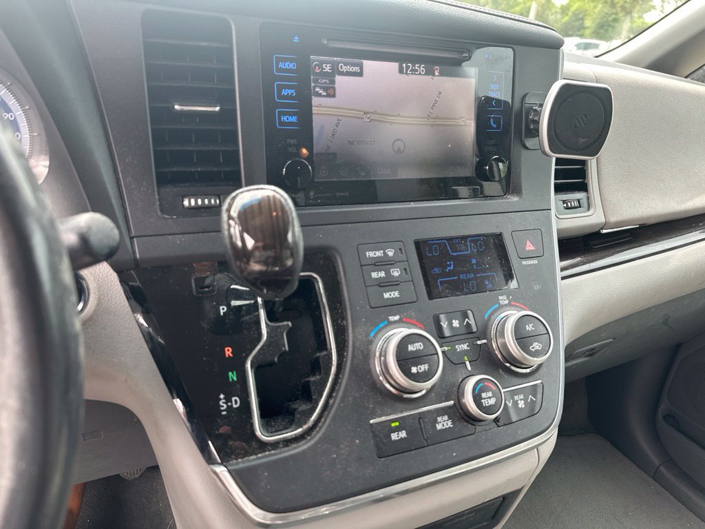 Used 2017 Toyota Sienna XLE w/ XLE Navigation Package FWD image 18