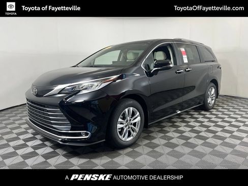 Used 2026 Toyota Sienna Limited FWD image 1