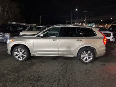 Used 2018 Volvo XC90 T8 Momentum w/ Convenience Package image 2