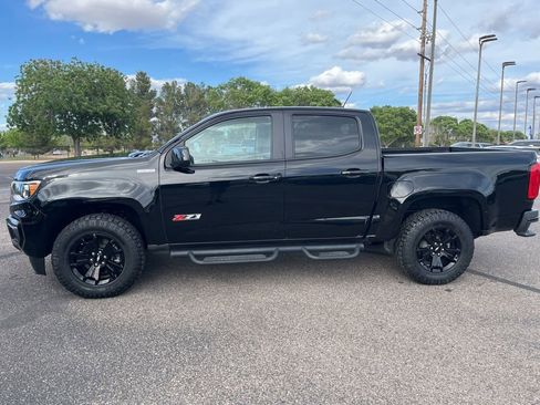 Used 2022 Chevrolet Colorado Z71 w/ Z71 Midnight Edition image 2