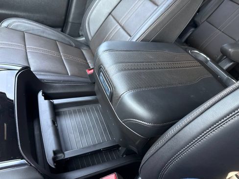 Used 2025 Chevrolet Tahoe High Country AWD/4WD image 38