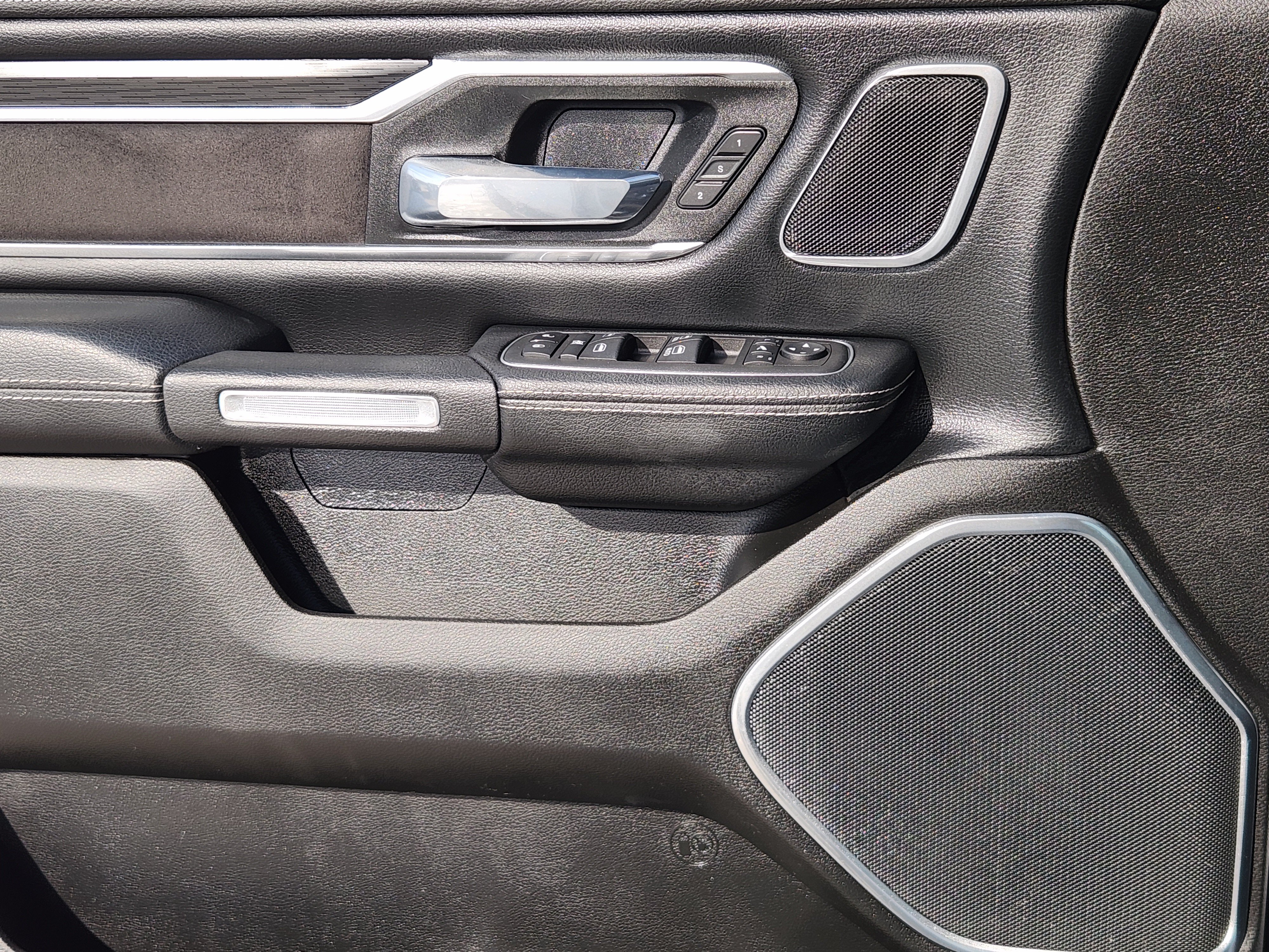 Used 2023 RAM 1500 Laramie AWD/4WD image 22