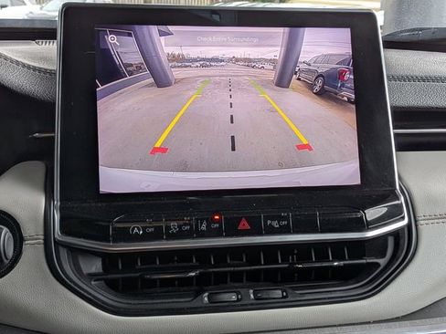 Used 2024 Jeep Compass Limited image 19