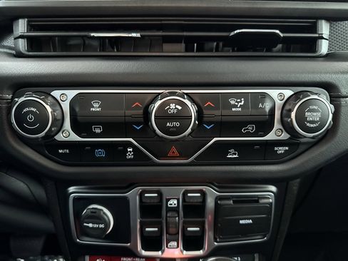 Used 2024 Jeep Wrangler Unlimited Rubicon 4xe image 25