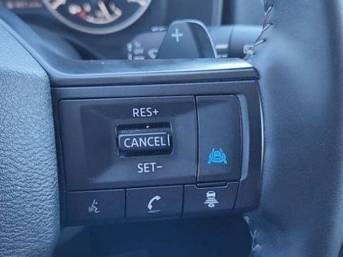 Used 2025 Nissan Rogue SV AWD/4WD image 13