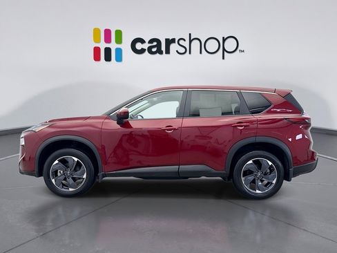 Used 2025 Nissan Rogue SV image 2