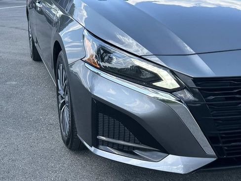 Used 2025 Nissan Altima 2.5 SV FWD image 11