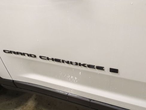 New 2025 Jeep Grand Cherokee Limited w/ Trailer Tow Package image 12