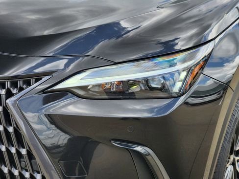 Used 2025 Lexus NX 250 FWD w/ Accessory Package (Z1) image 9